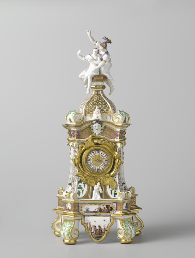 Klokkast met Arachne en Athene, Meissen, 1727.