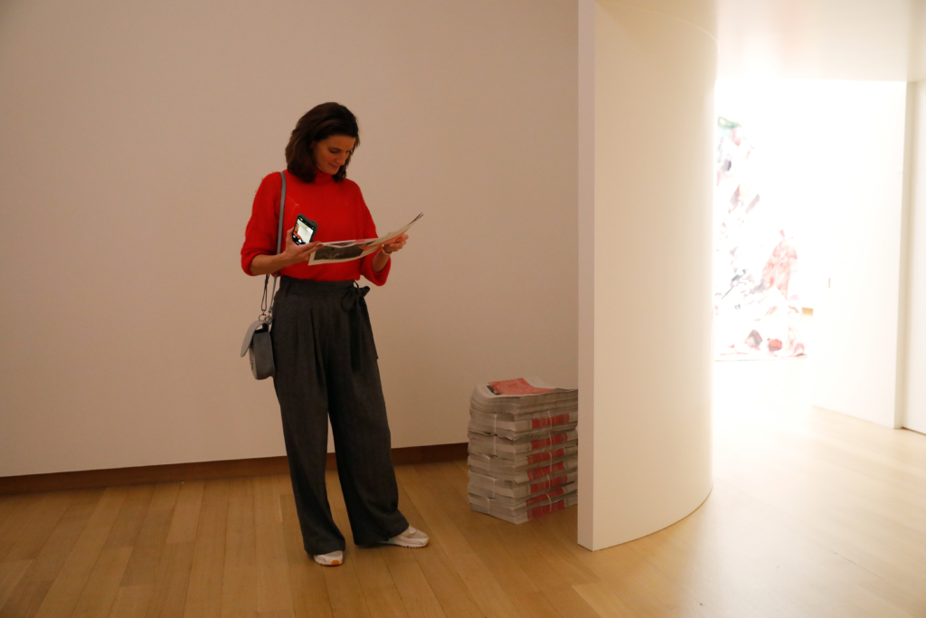 Alexis Blake rock to jolt [ ] stagger to ash 2021. Performance, exhibition room with architectural intervention, dimmed lights, smell, tabloid publication. Prix de Rome 2021. Photo: Bas Czerwinski