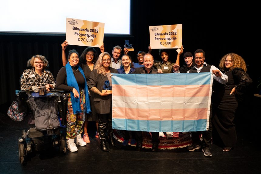 v.l.n.r. Karin van Dijk, Cissy Gressmann, Manoushka Zeegelaar Breeveld, Abigael Sijahailatua, Syb Groeneveld, Chafina Bendahman, Iraida Markus-Meerzorg, Yvo Manuel Vas Dias, Nicole Geertruida, Khalid Amakran, Jean Bijker, Guinevere Ras. Foto door Anna van Kooij.