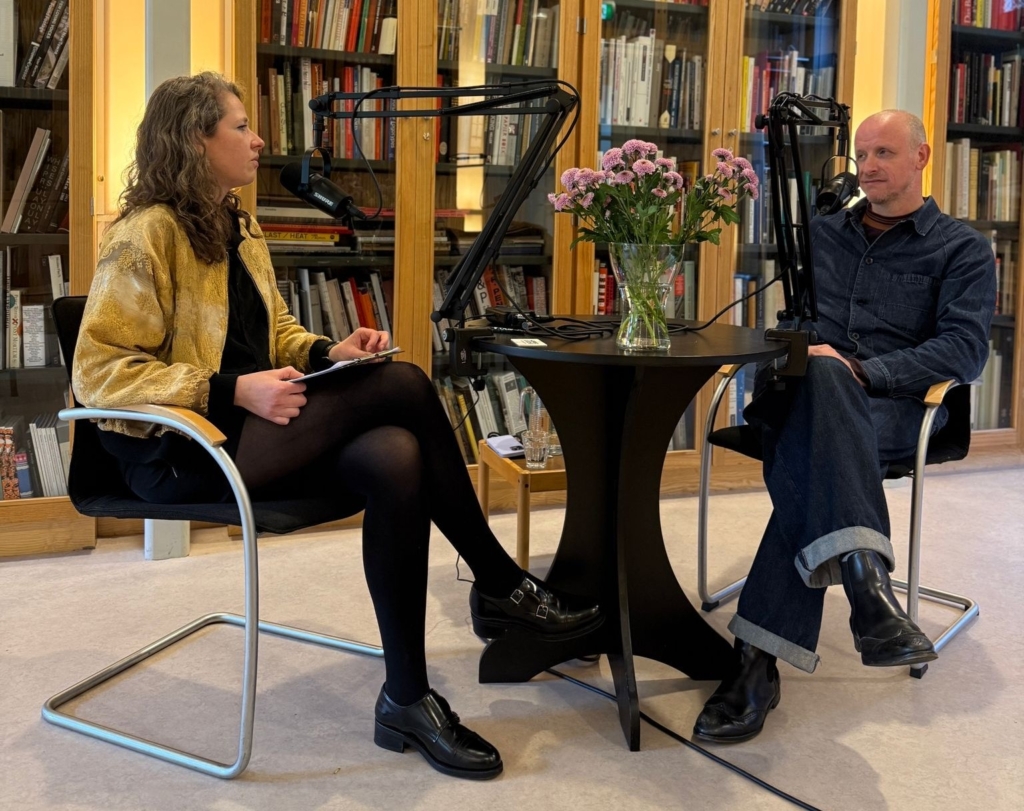 Live opname van de podcast 'Book making as an art form' in Huis van het Boek. Justina Nekrašaitė interviewt Bruno de Vos. Foto: Anastasija Pirozenko