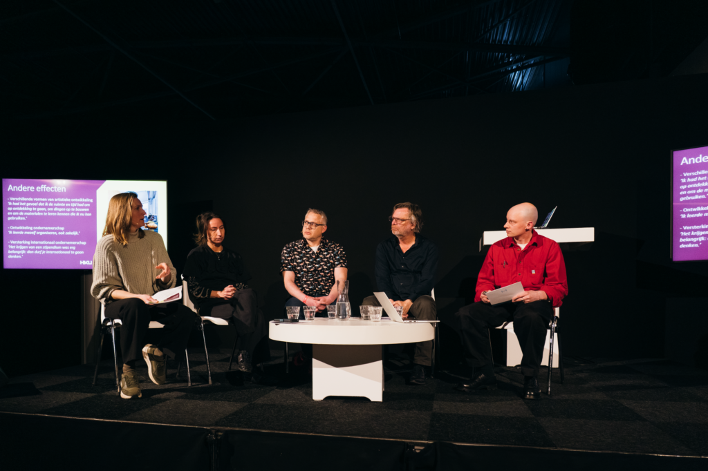 Panelgesprek tijdens Reflections Talks op Art Rotterdam. Foto: Almicheal Fraay.